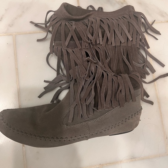 Fringe Boots 9 - Picture 5 of 6
